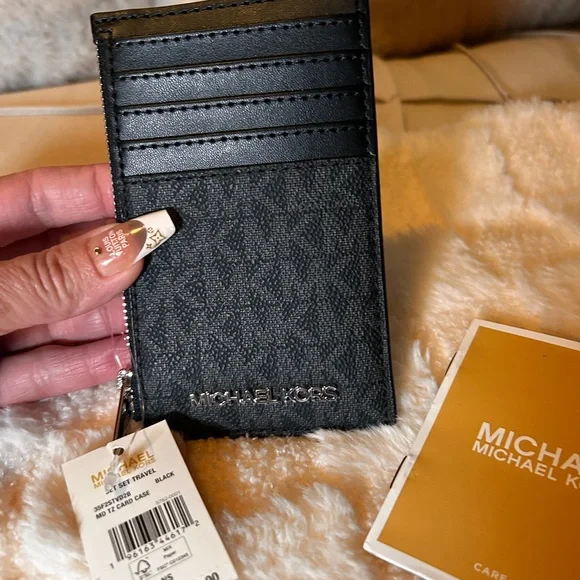 020. Michael Kors Elegant Black Card Wallet - Picture 1 of 5
